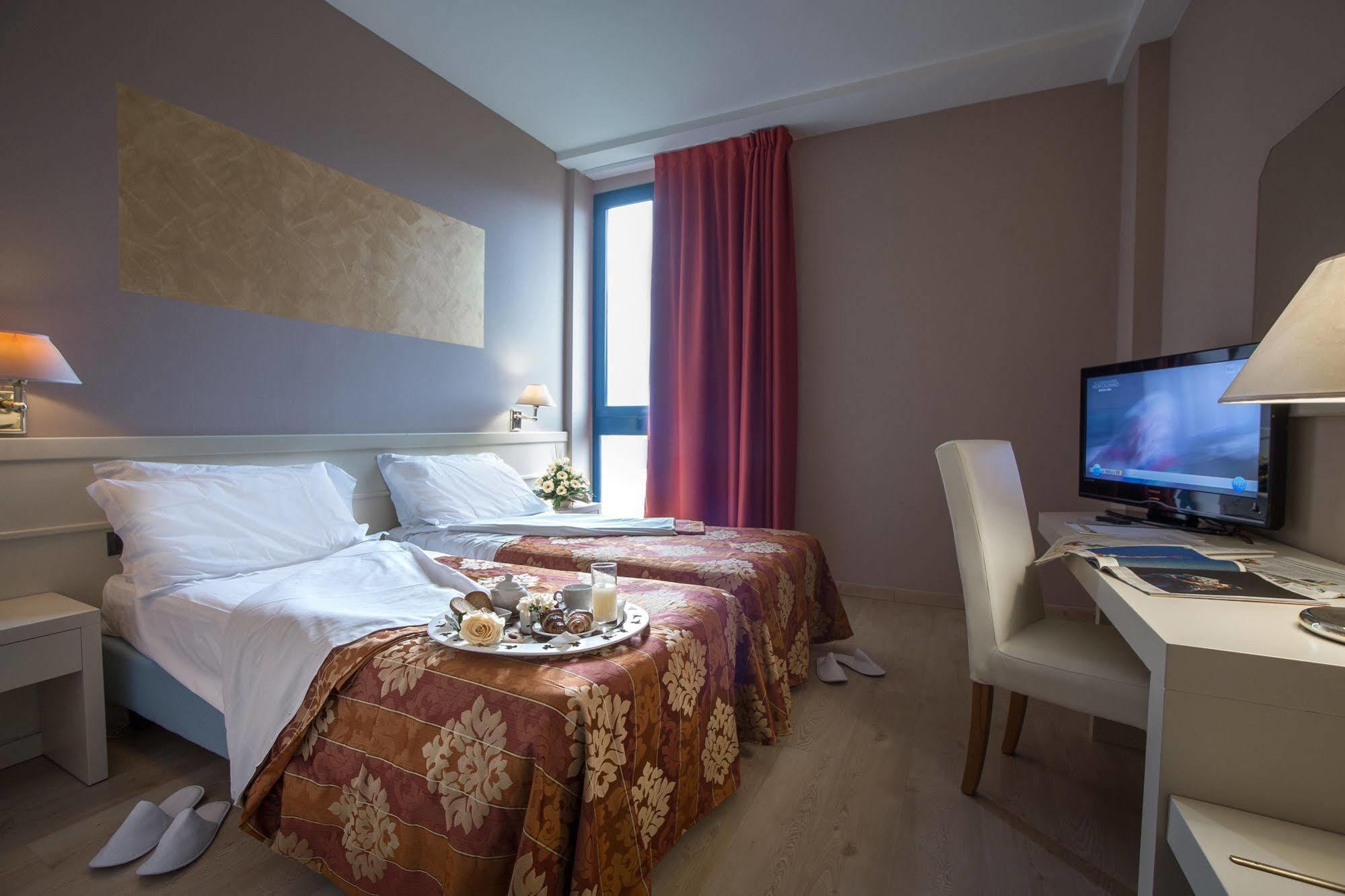 Euro Hotel Cascina Exterior foto