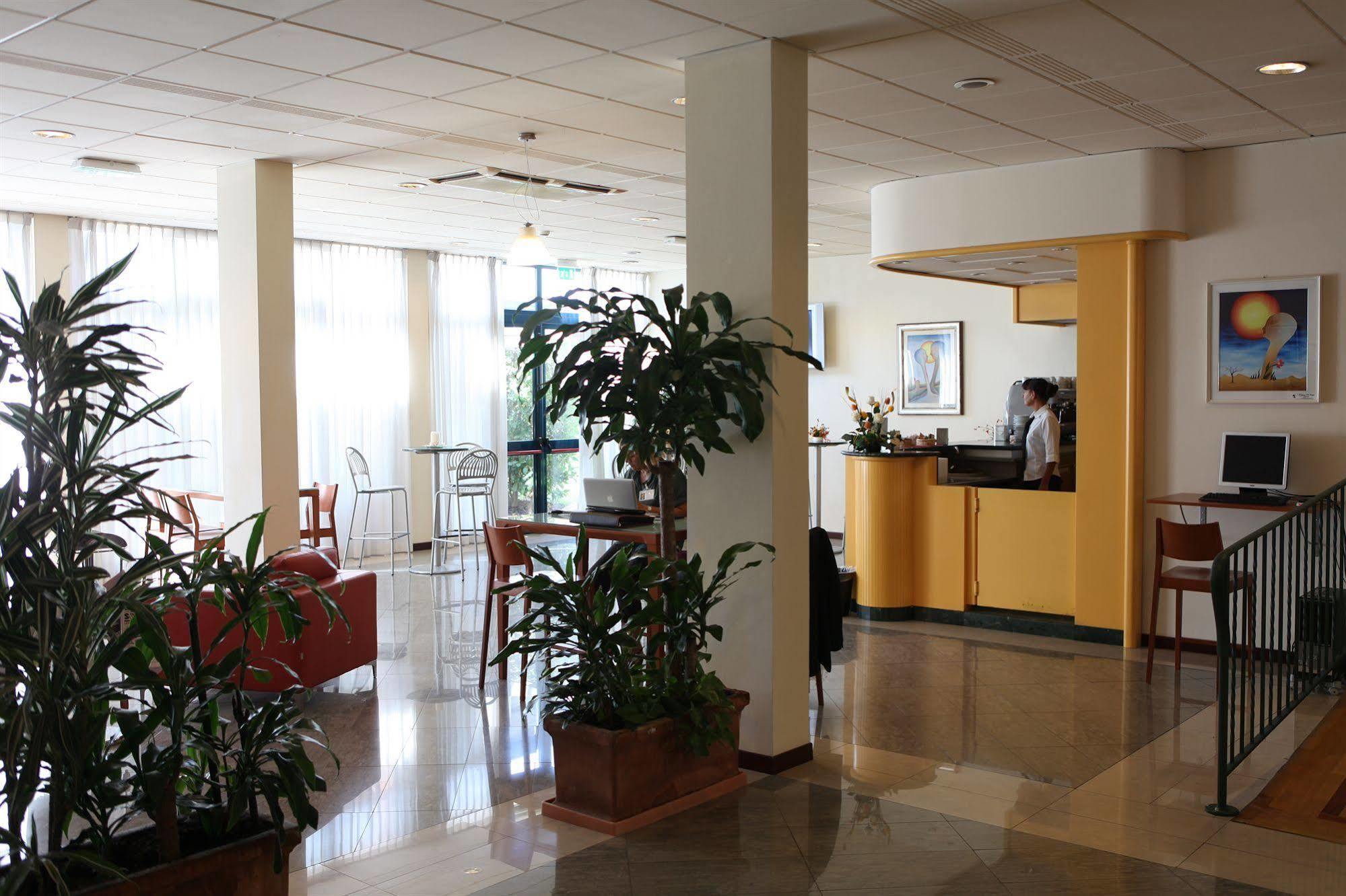 Euro Hotel Cascina Exterior foto