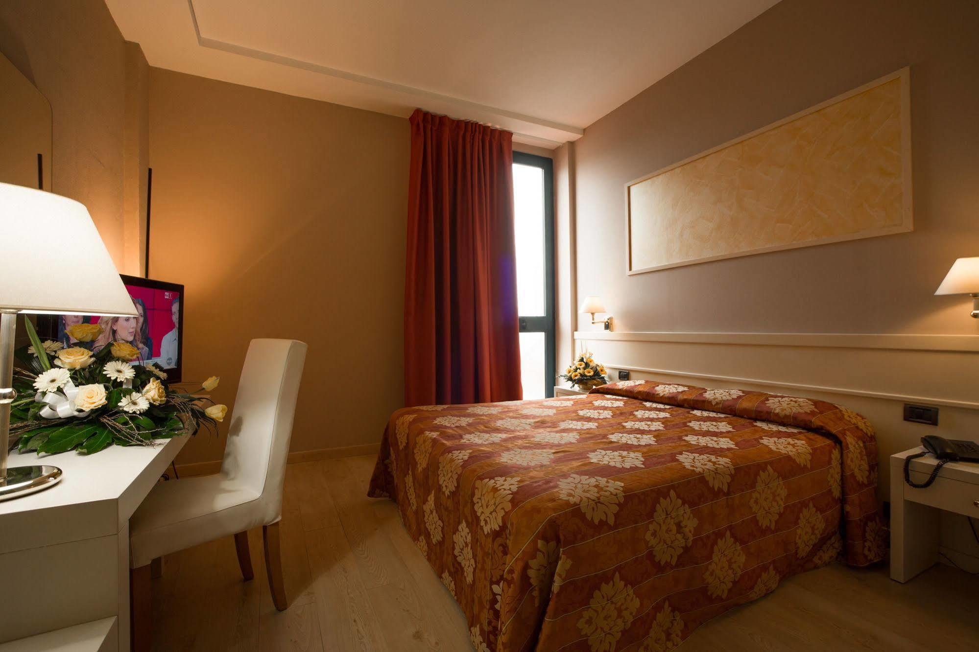 Euro Hotel Cascina Exterior foto